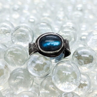 Laboradorite ring with Reticulated band
