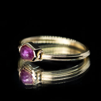 Shield Shape Winza Sapphire Stacker Ring 14kt Yellow Gold Size 7