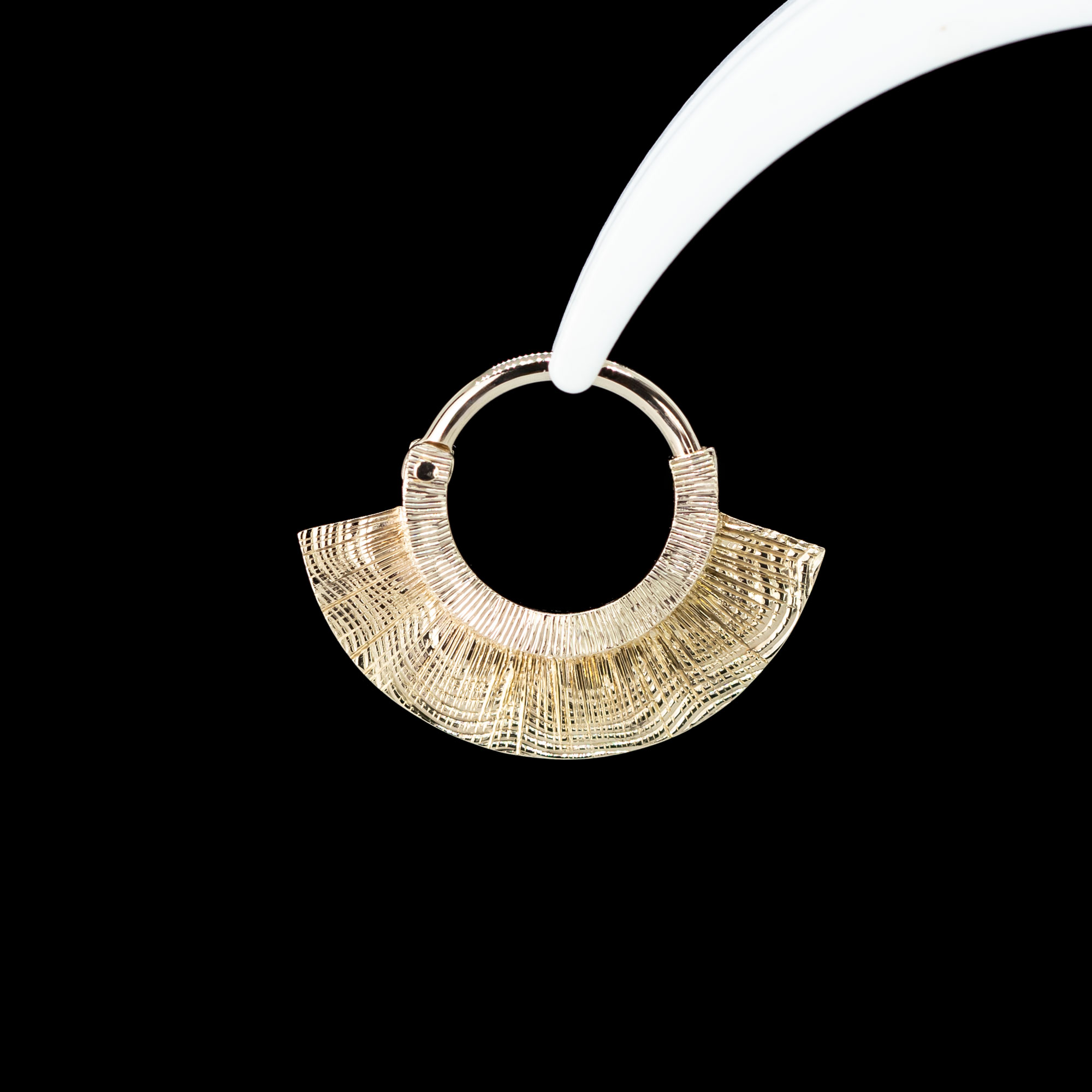 The Waves Engraved 14kt Yellow Gold Hinge Ring - Image 2