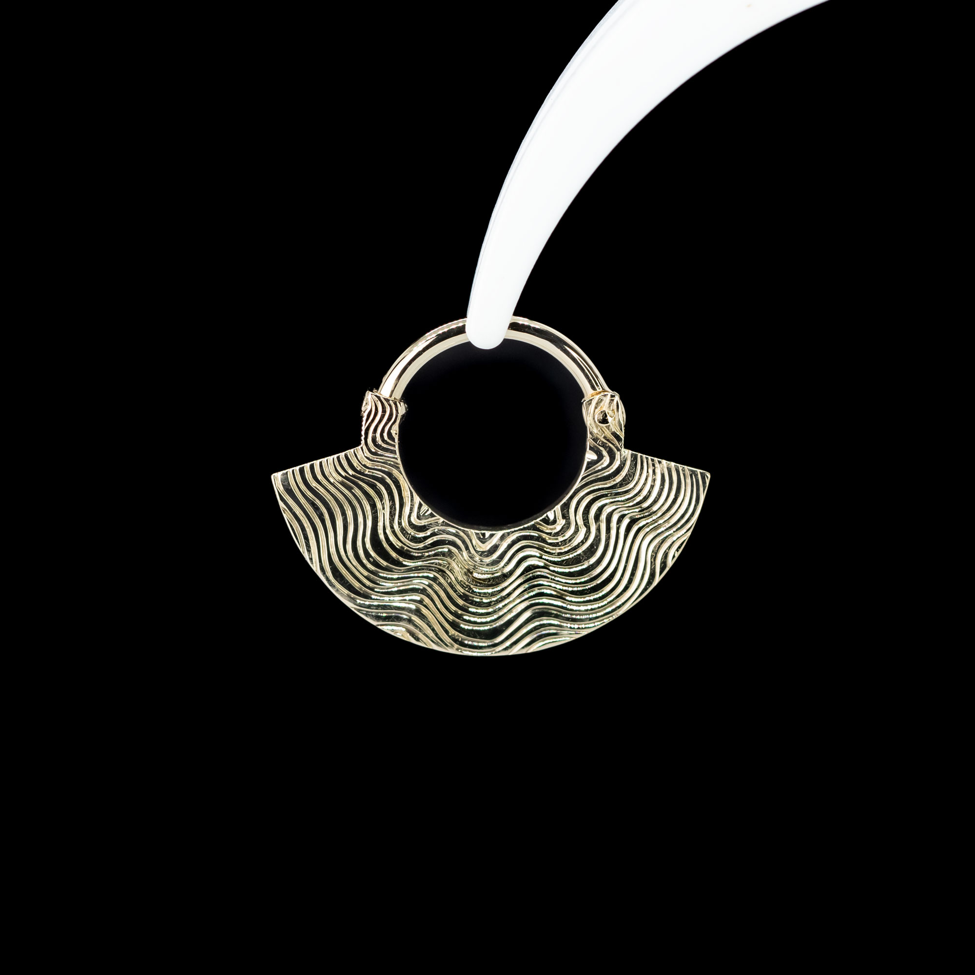 The Waves Engraved 14kt Yellow Gold Hinge Ring