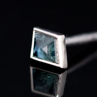 Geometric Cut Madagascar Sapphire White Gold Bezel Threaded End 7.2mm x 4.9mm