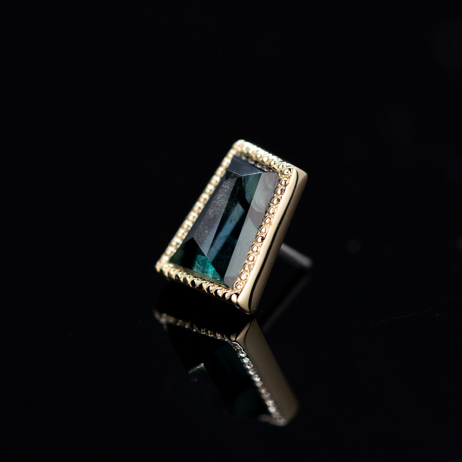Geometric Cut Madagascar Sapphire Yellow Gold Threadless End 6.8mm x 5mm