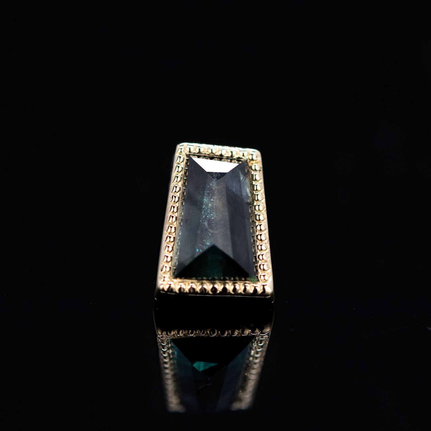 Geometric Cut Madagascar Sapphire Yellow Gold Threadless End 6.8mm x 5mm - Image 2