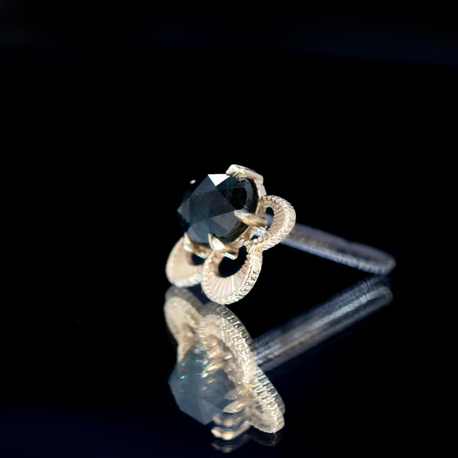 The Violet Yellow Gold Threaded End Madagascar Sapphire - Image 2