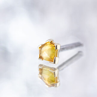 Geometric Cut Songea Sapphire Yellow Gold Threaded End 6.6mm x 7.5mm