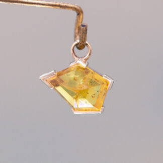 Kenya Sapphire Charm Yellow Gold 6.5mm x 8.4mm