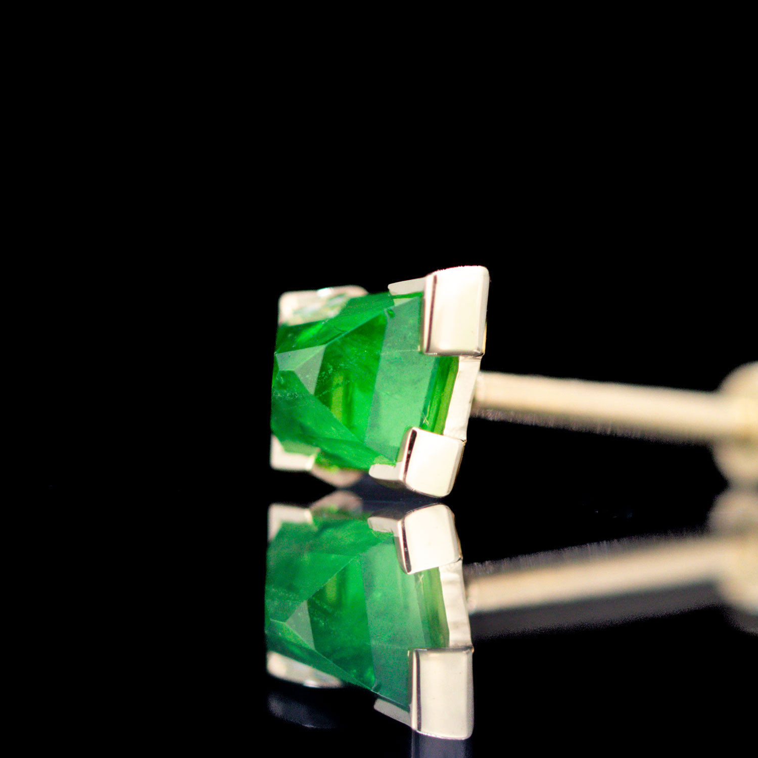 Geometric Cut Tsavorite Threadless End Yellow Gold 5.7mm x 4.9mm - Image 2