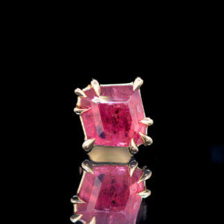 Geometric Cut Winza Ruby Yellow Gold Threadless End 4.9mm x 4.3mm