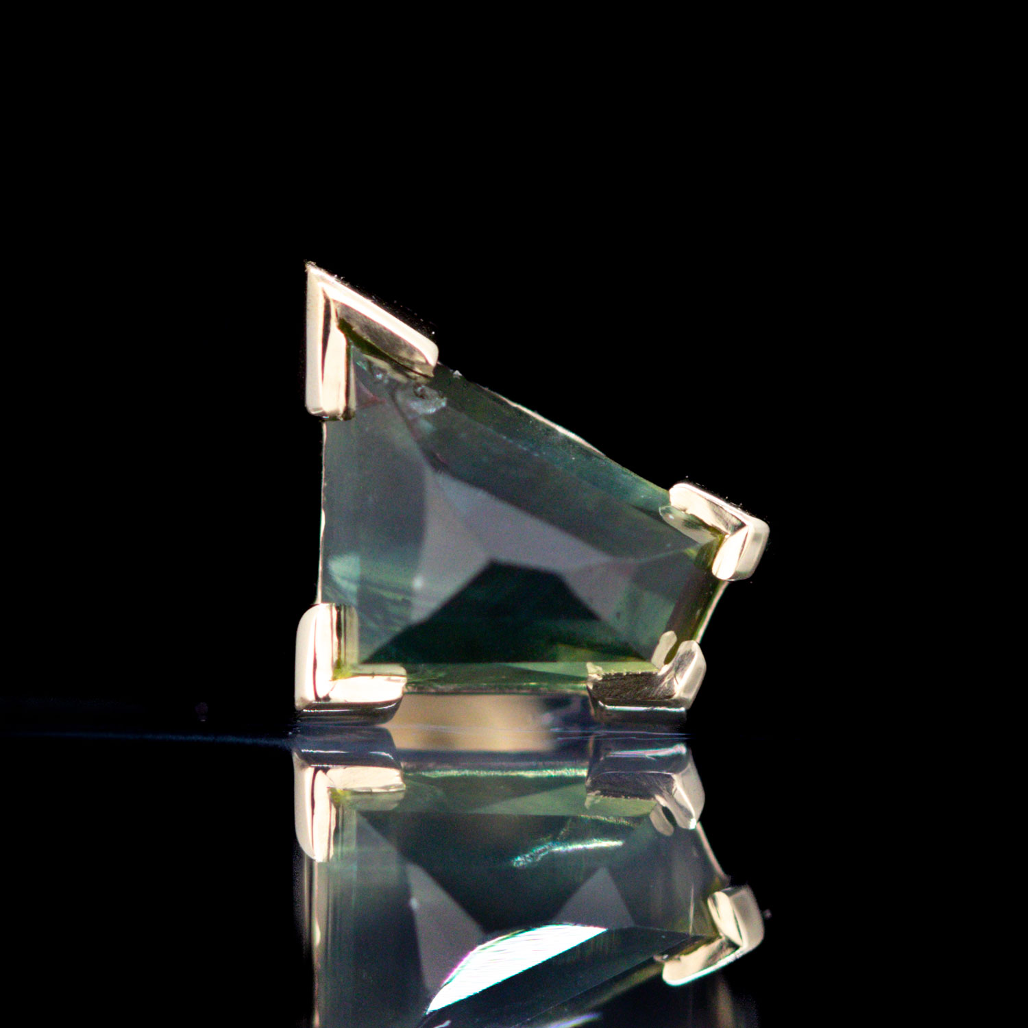 Geometric Cut Madagascar Sapphire Yellow Gold Threadless End 7.4mm x 3.6mm