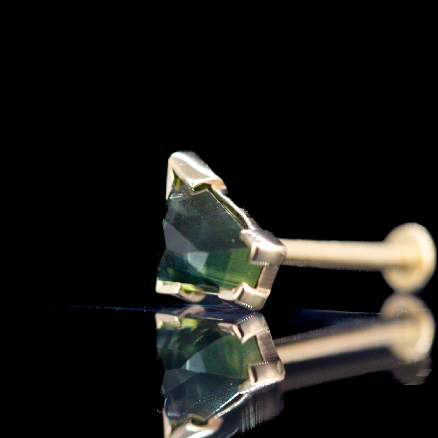 Geometric Cut Madagascar Sapphire Yellow Gold Threadless End 7.4mm x 3.6mm - Image 2