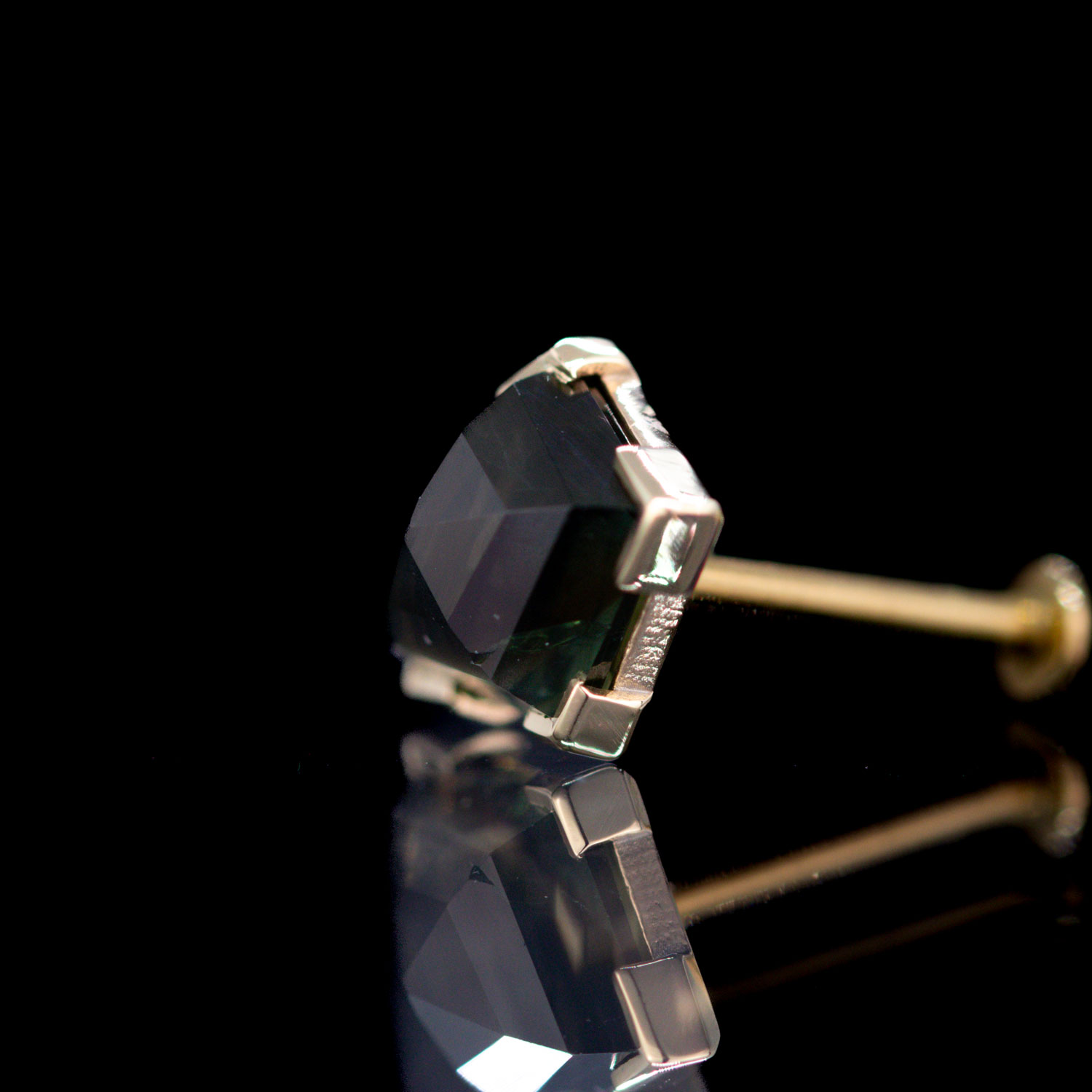 Geometric Cut Madagascar Sapphire Yellow Gold Threadless End 7.1mm x 9.6mm - Image 2