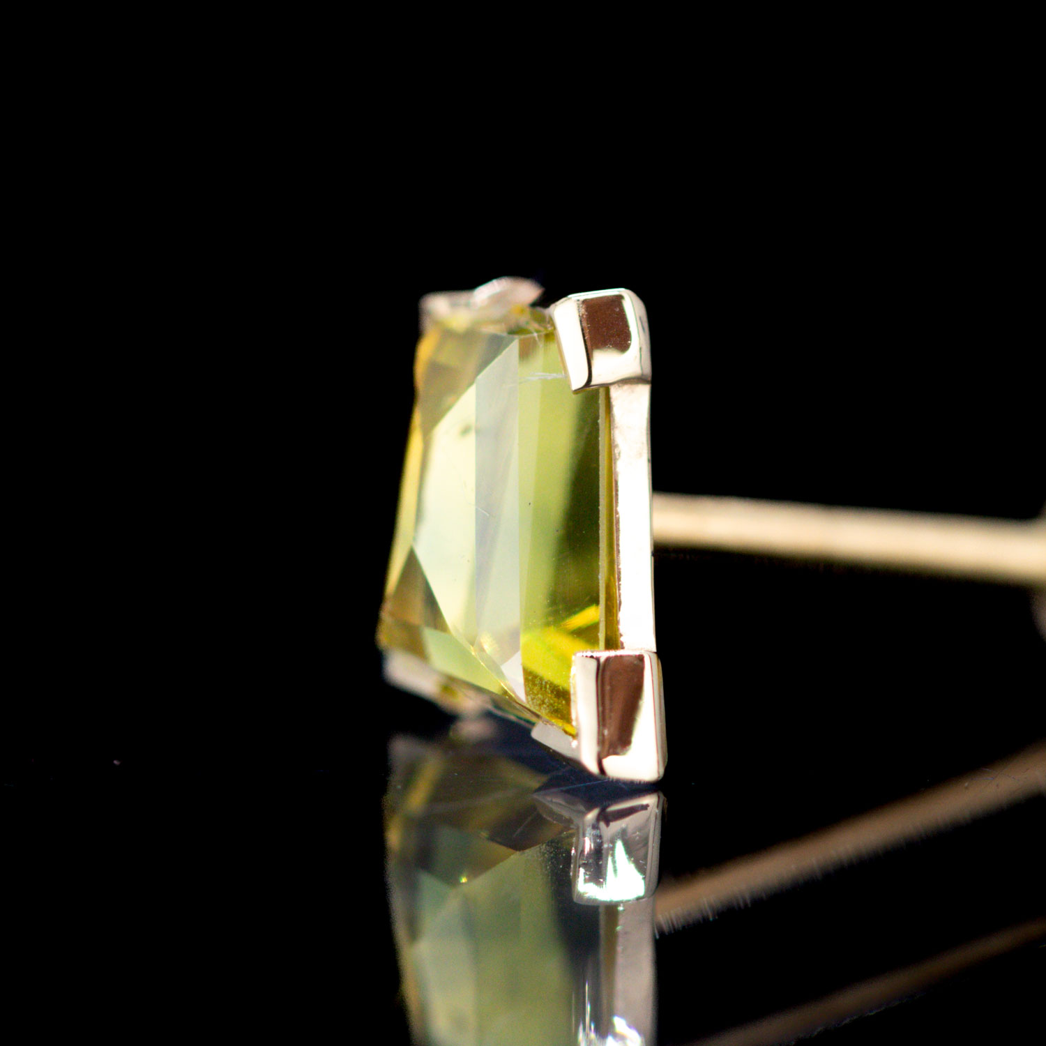 Geometric Cut Kenya Sapphire Partial Bezel Yellow Gold Threadless End 7.2mm x 4.8mm