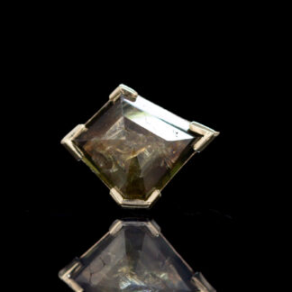 Geometric Cut Madagascar Sapphire Yellow Gold Threaded End 10.5mm x 8.5mm