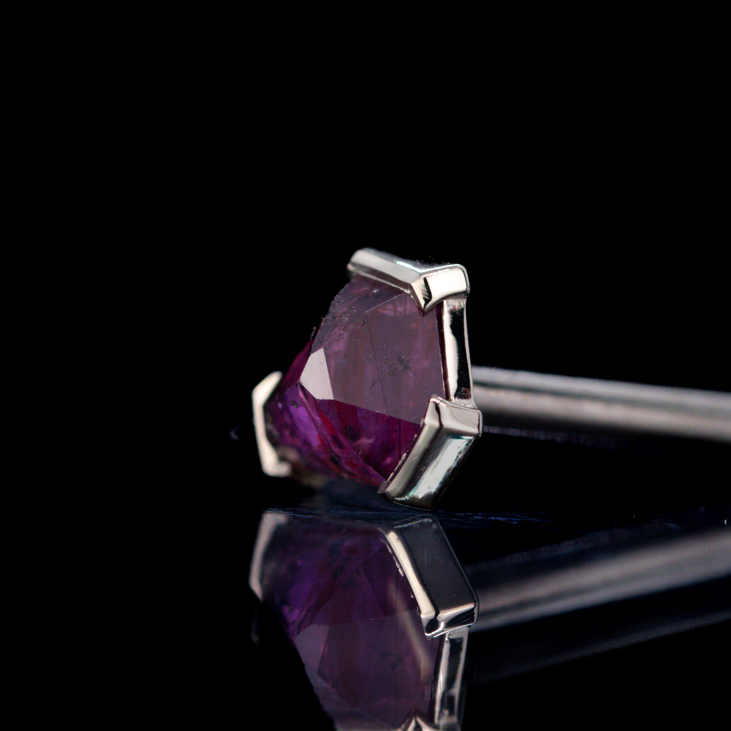 Rose Cut Winza Sapphire White Gold Threaded End 7.5mm x 6.7mm - Image 2