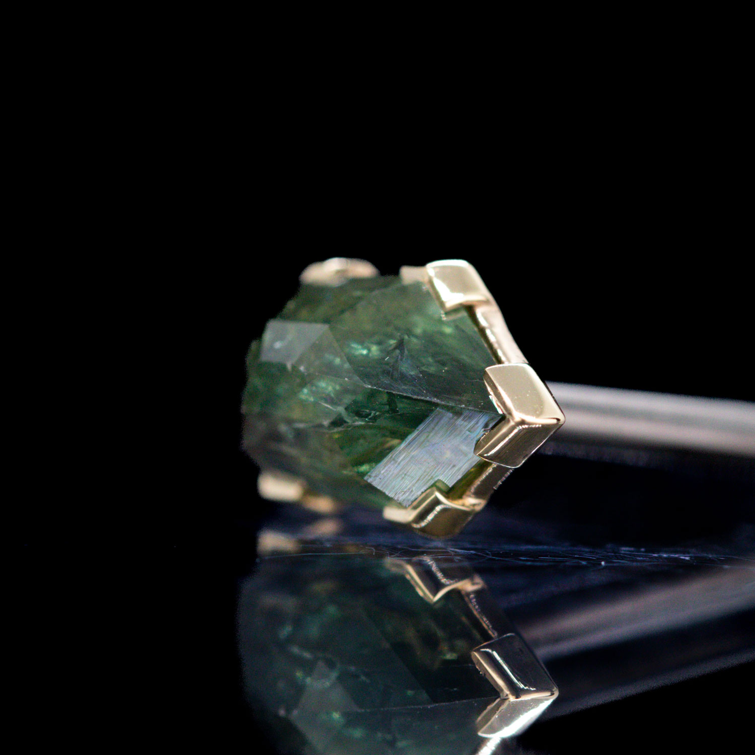 Geometric Cut Madagascar Sapphire Yellow Gold Threaded End 9.6mm x 6.2mm - Image 2