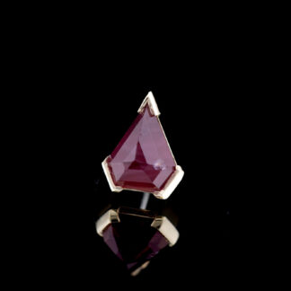 Geometric Cut Winza Sapphire Yellow Gold Threadless End 8.4mm x 6.7mm