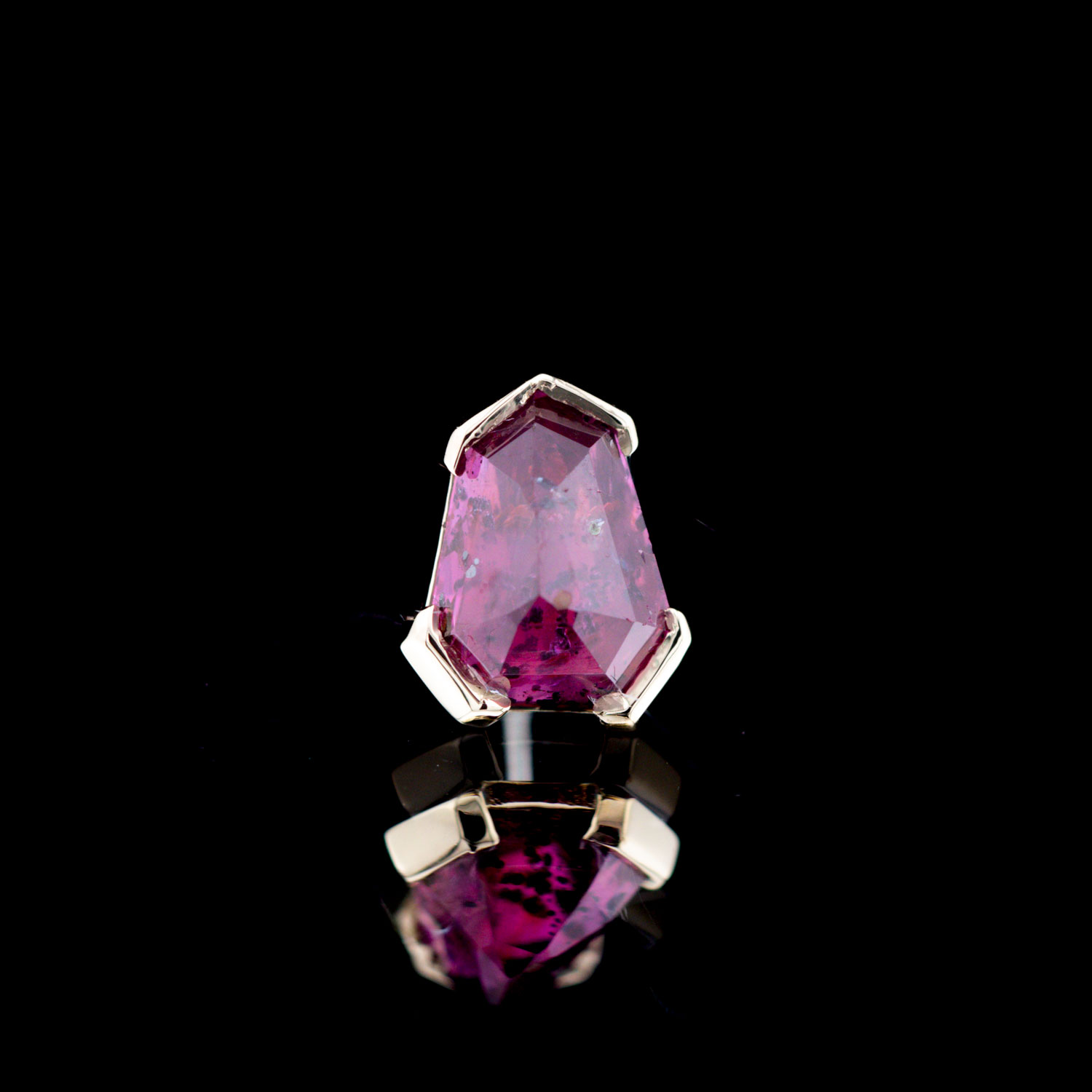 Geometric Cut Winza Sapphire Yellow Gold Threadless End 7.4mm x 6mm - Image 2