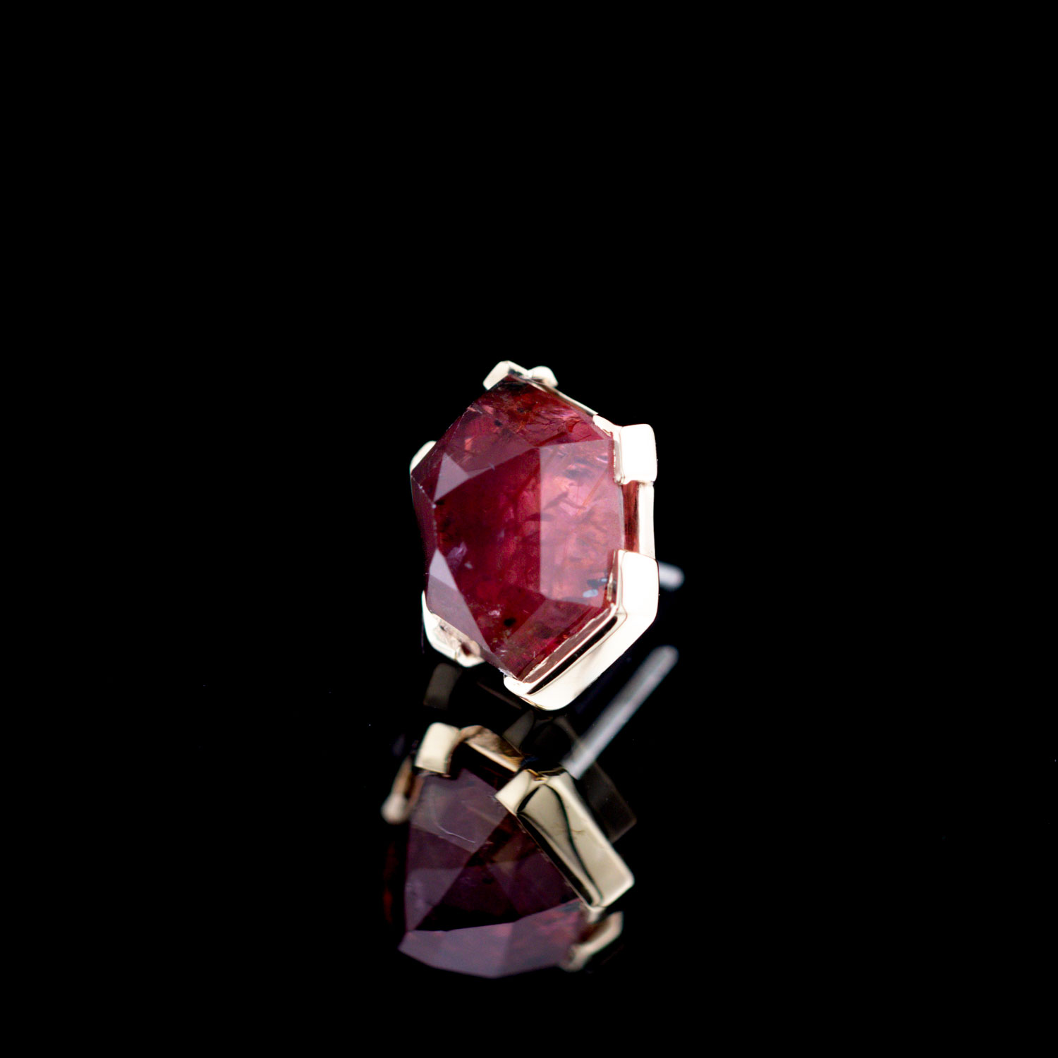 Geometric Cut Winza Ruby Yellow Gold Threadless End 7.4mm x 5.5mm - Image 2