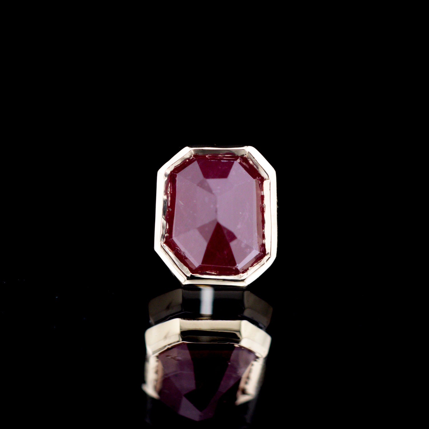 Geometric Cut Winza Ruby Yellow Gold Threadless End 6.3mm x 5.4mm - Image 2