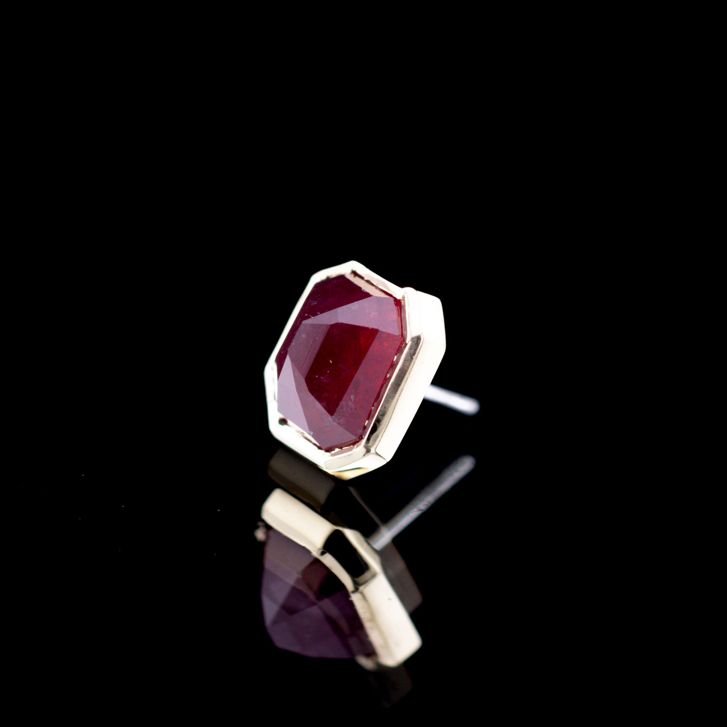 Geometric Cut Winza Ruby Yellow Gold Threadless End 6.3mm x 5.4mm