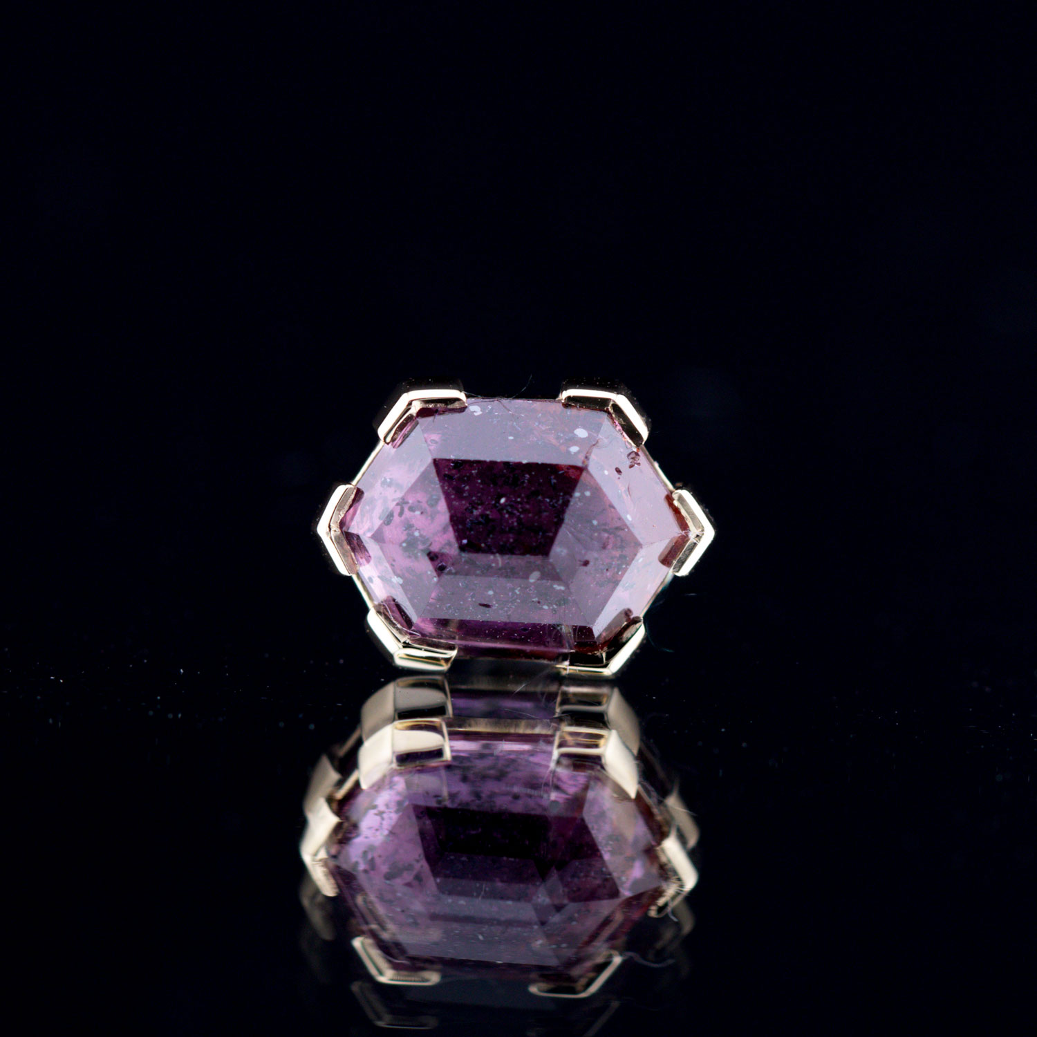 Geometric Cut Winza Sapphire Yellow Gold Threaded End 8.7mm x 6.5mm - Image 2
