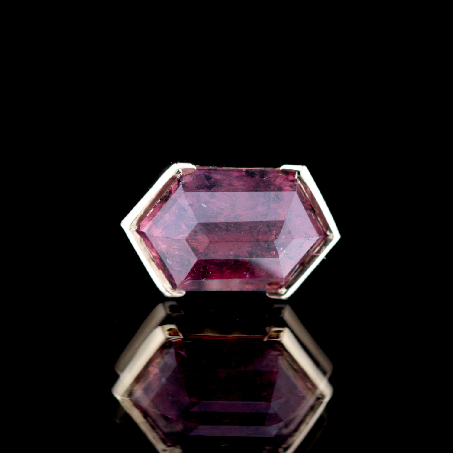 Geometric Cut Winza Ruby Yellow Gold Threaded End 5.6mm x 8.5mm - Image 2