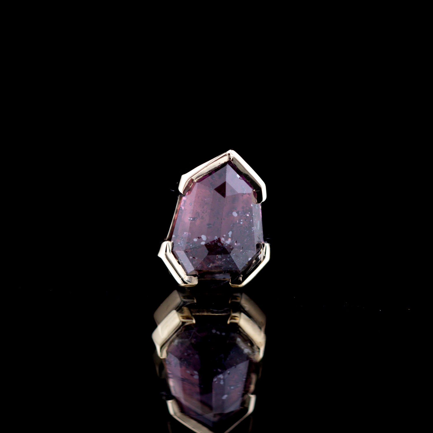 Geometric Cut Winza Sapphire Yellow Gold Threaded End 6.7mm x 5.3mm - Image 2