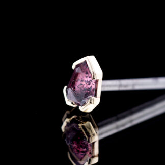 Geometric Cut Winza Sapphire Yellow Gold Threaded End 6.7mm x 5.3mm
