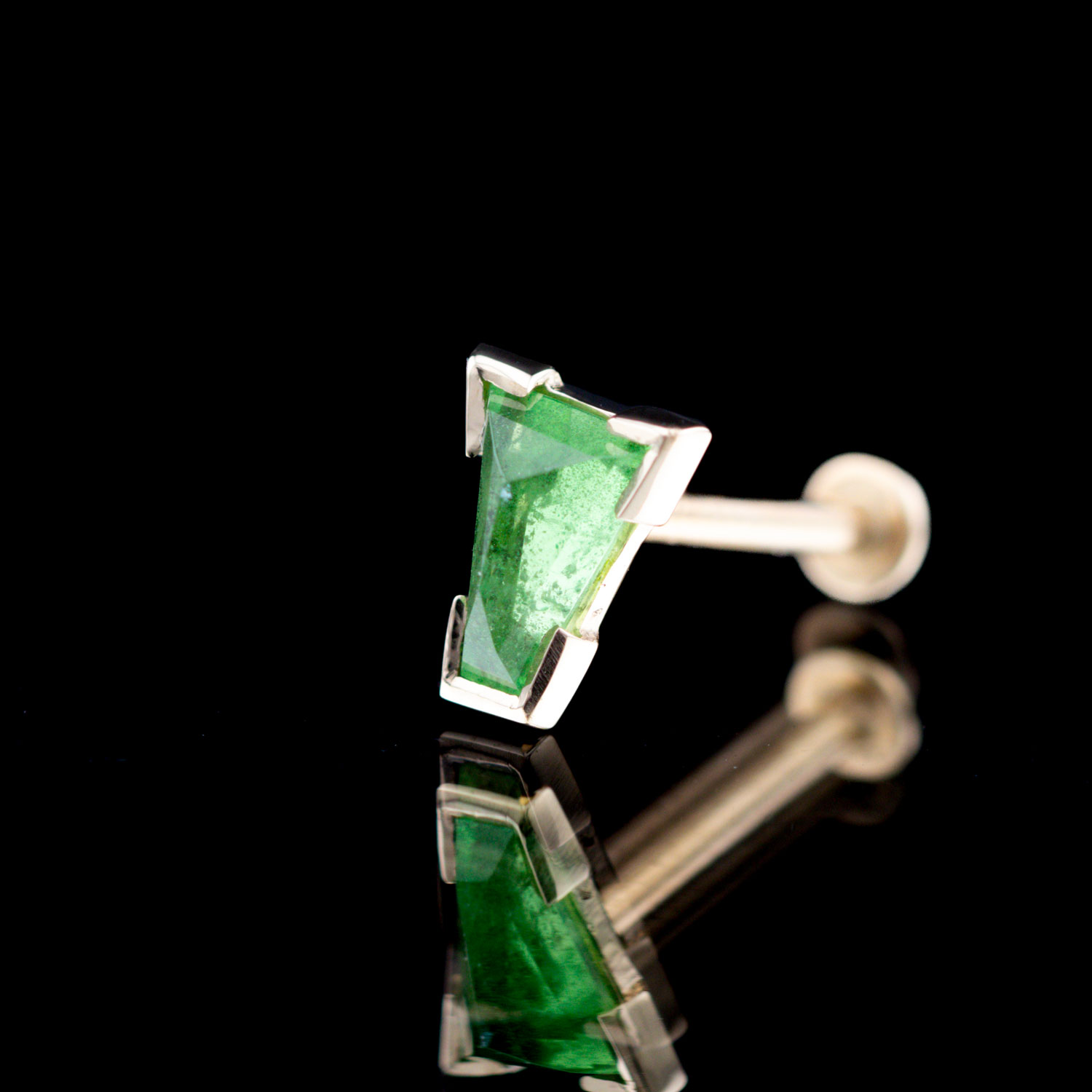 Geometric Cut Tsavorite Threadless End Yellow Gold 6.2mm x 3mm - Image 2