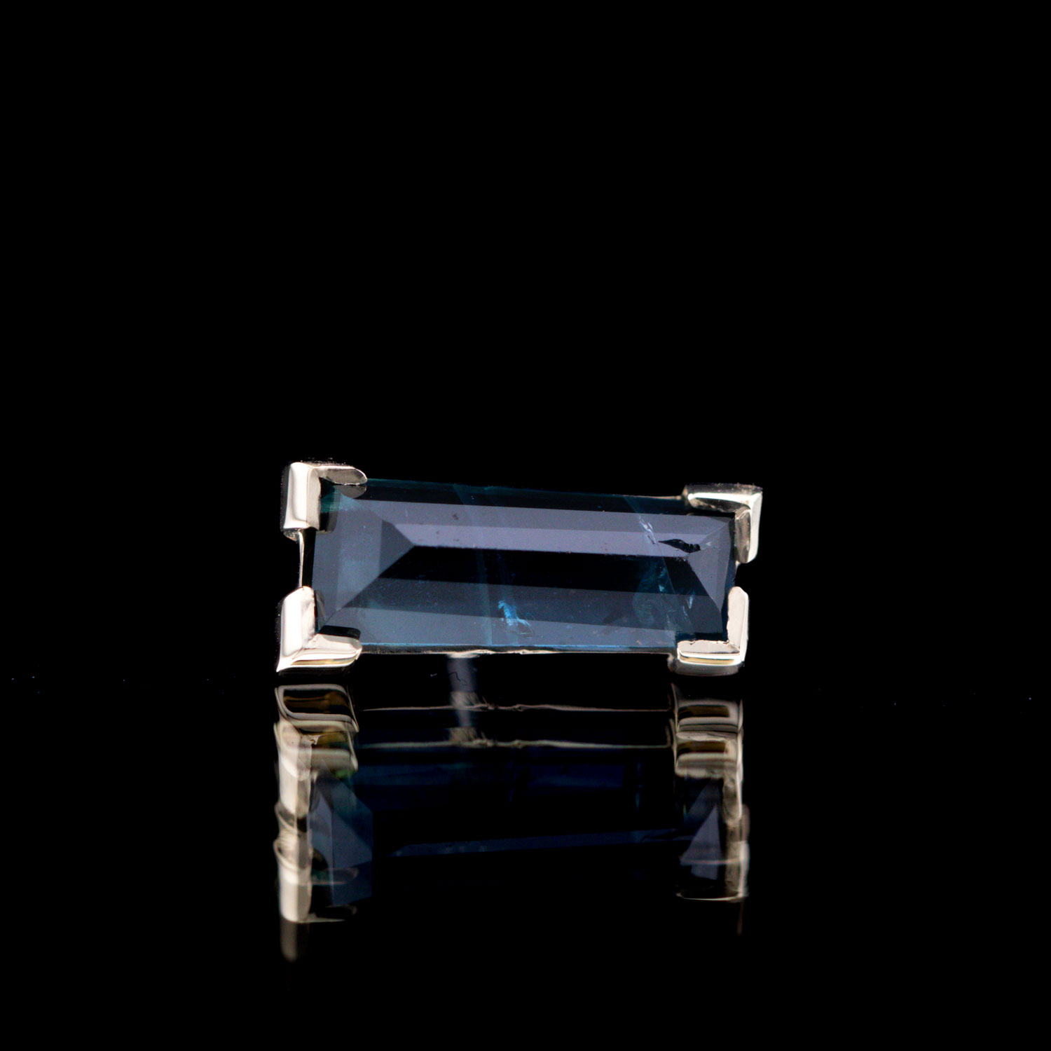 Geometric Cut Madagascar Sapphire Yellow Gold Threadless End 9.6mm x 3.1mm