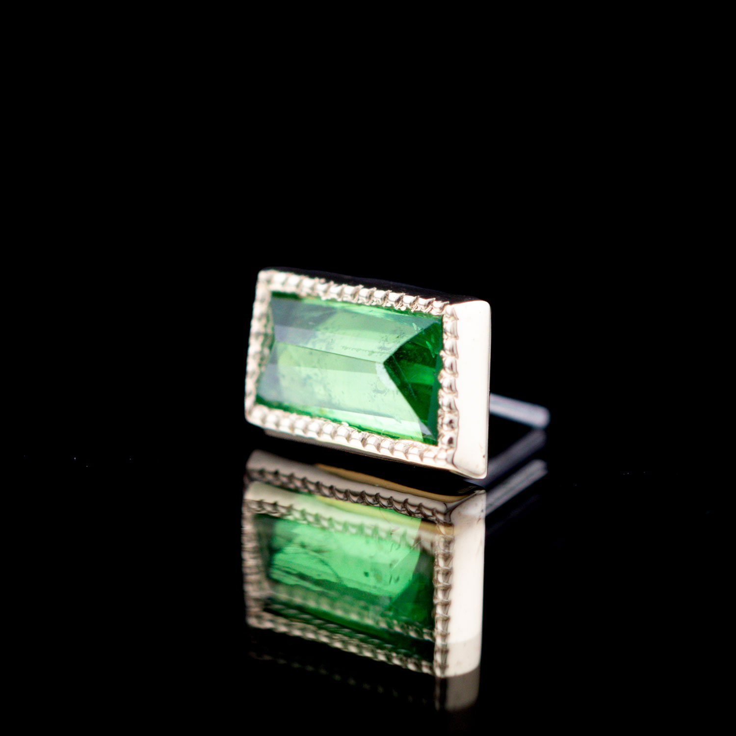 Geometric Cut Tsavorite Threadless End Yellow Gold 7.1mm x 3.8mm - Image 2