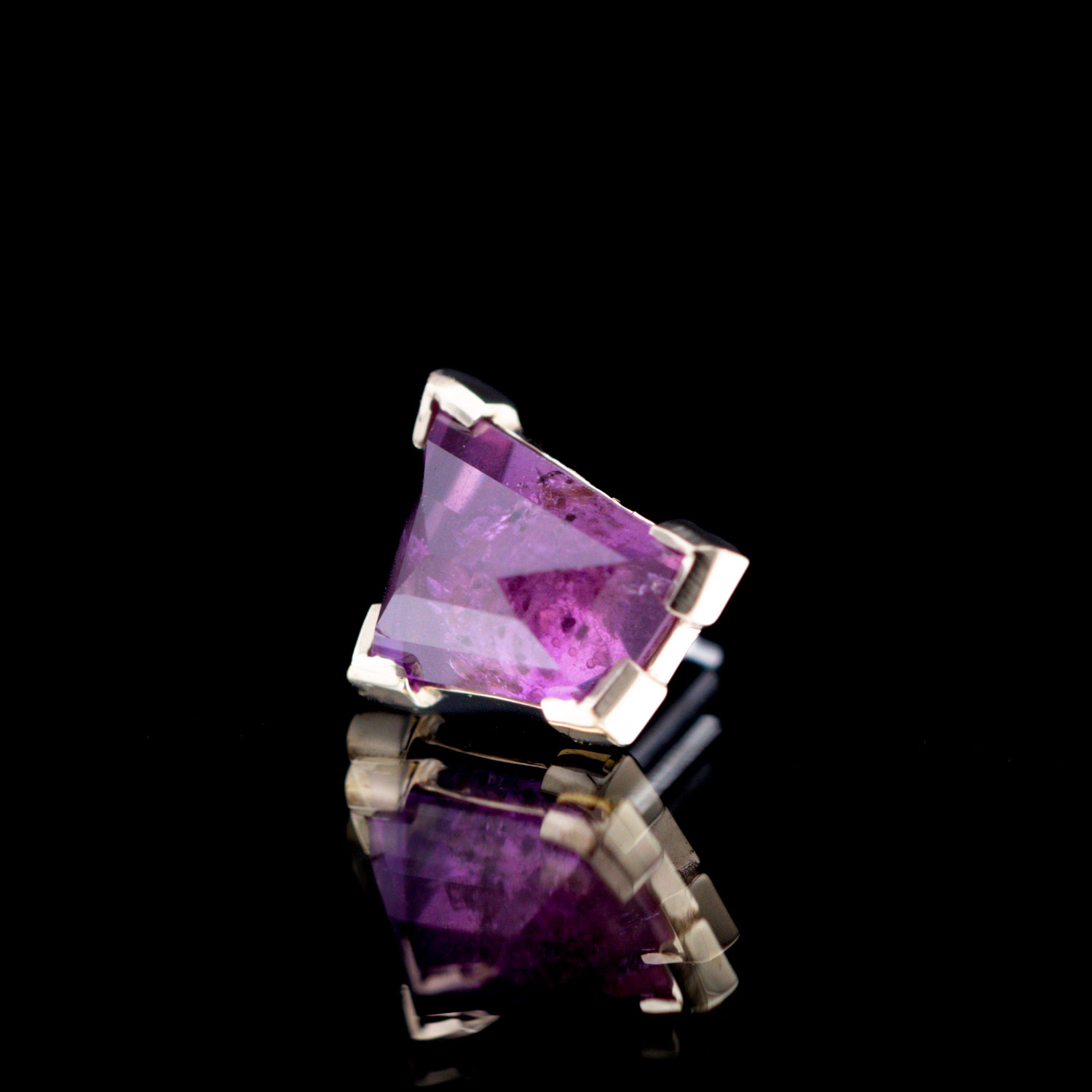 Geometric Cut Winza Sapphire Yellow Gold Threadless End 6.8mm x 4.2mm - Image 2