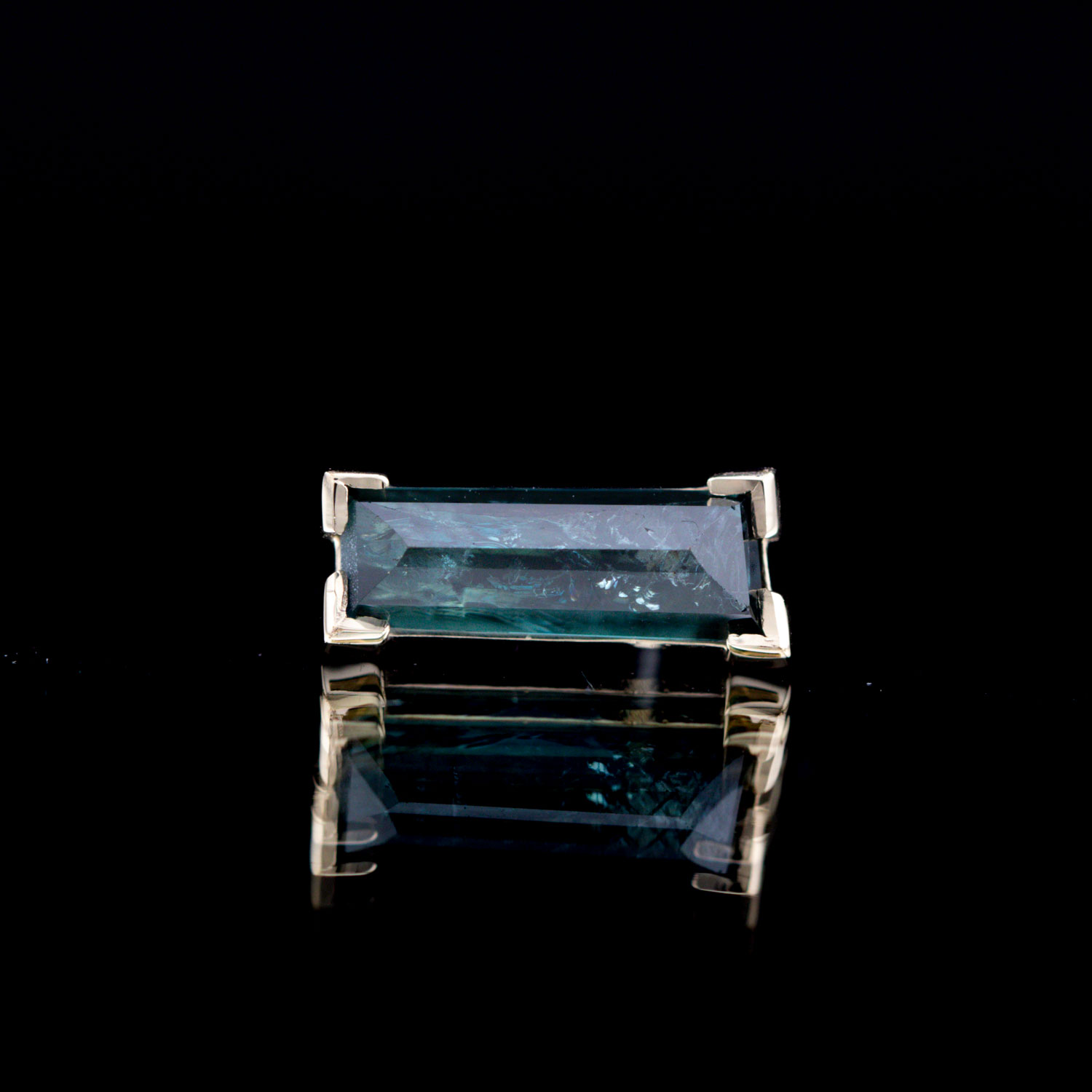 Geometric Cut Madagascar Sapphire Yellow Gold Threadless End 8.8mm x 3.5mm