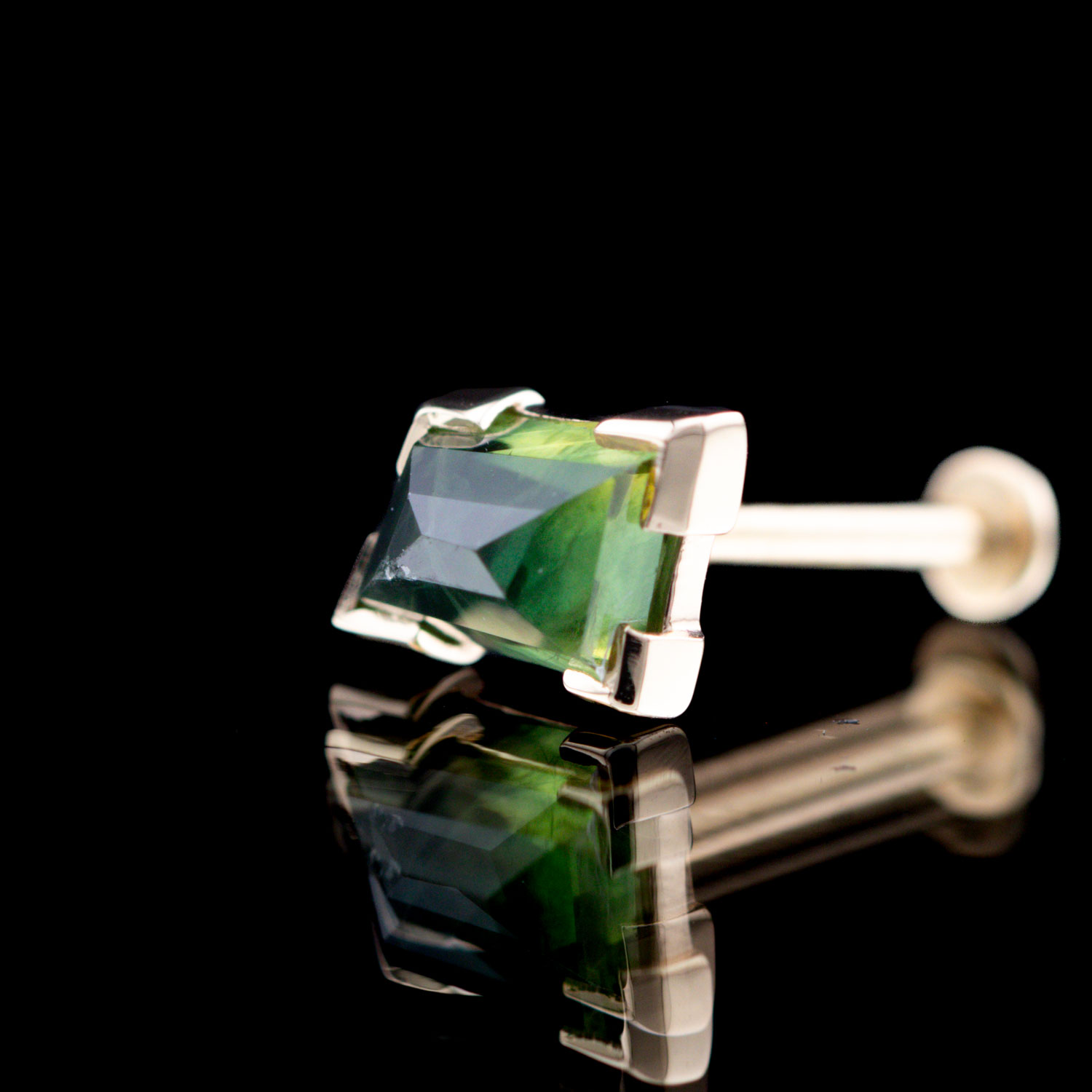 Geometric Cut Madagascar Sapphire Yellow Gold Threadless End 6.3mm x 4.4mm - Image 2
