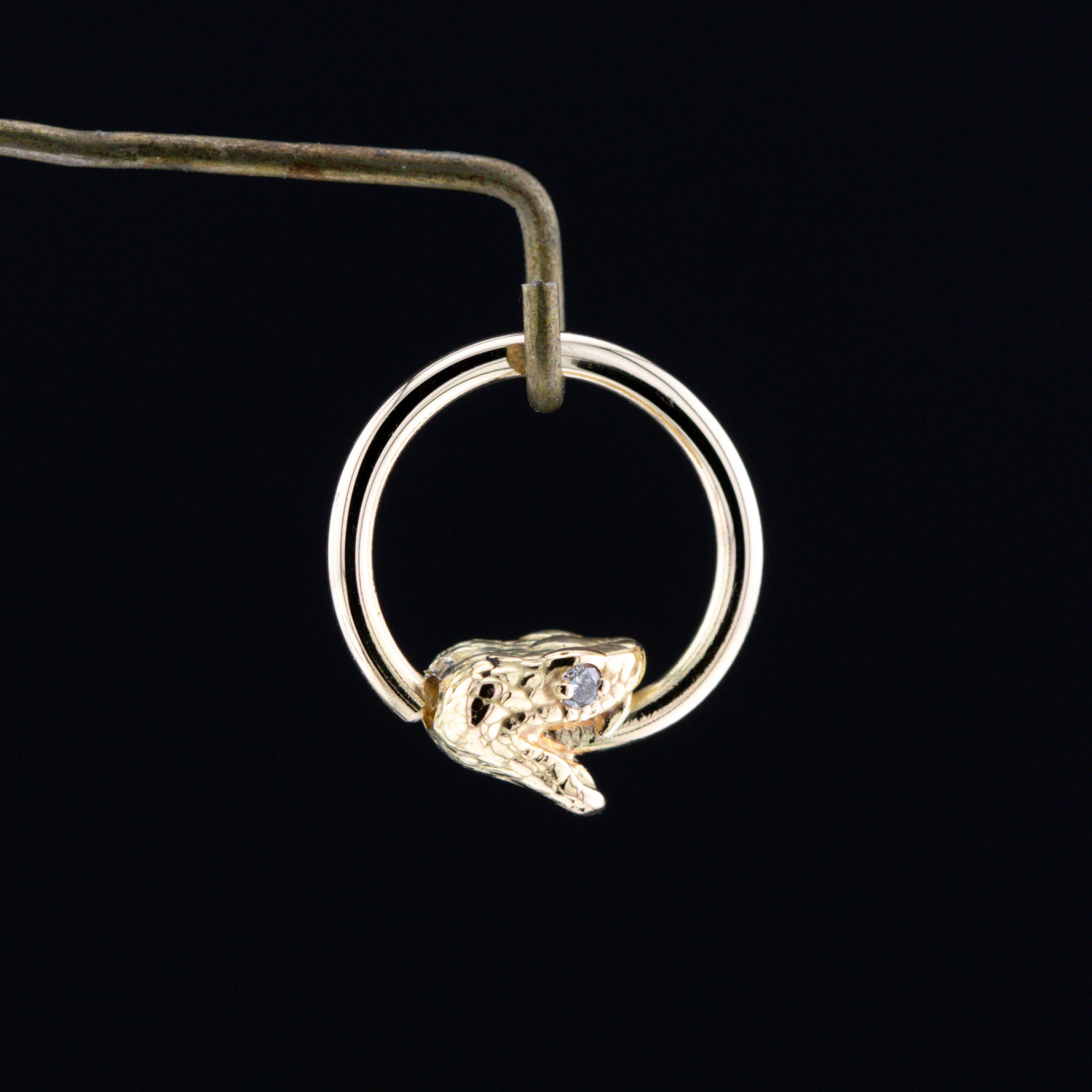 Medium Grey Diamond Eyed Snake Seam Ring 5/16"